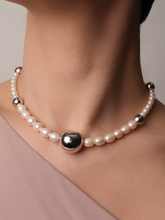 Load image into Gallery viewer, Crescent Necklace