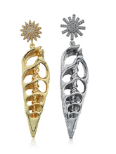 Load image into Gallery viewer, Earrings dore and lame pairs with labrodorite
