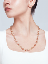 Load image into Gallery viewer, Thin Chain dore
