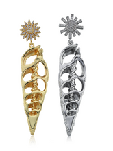 Load image into Gallery viewer,  Earrings dore and lame pairs with labrodorite
